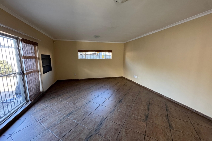 To Let 4 Bedroom Property for Rent in Goodwood Estate Western Cape